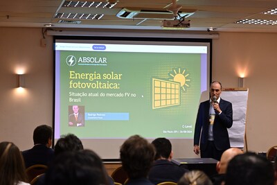 Rodrigo Ferreira F. Pedroso, membro do Conselho de Administração da ABSOLAR, fez uma apresentação no workshop do GCL SI em 26 de agosto (PRNewsfoto/GCL SI)