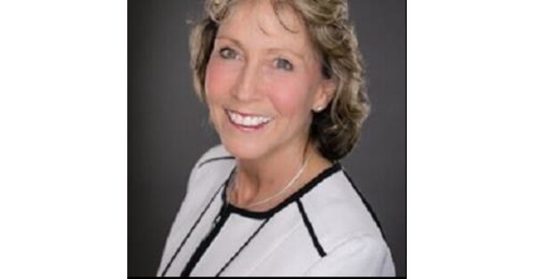 The Inner Circle acknowledges, Lynn M. Fenwick as a Pinnacle Professional Member