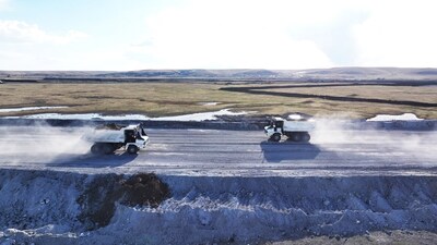 Crescimento da mineração sustentável e inteligente na China: Uma mina a céu aberto na região da Mongólia Interior vai emitir menos 149.000 toneladas de carbono (PRNewsfoto/XCMG Machinery)