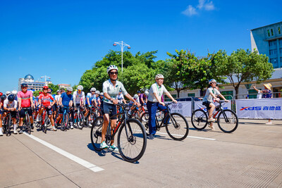 Over Dozens of Elite Cycling Teams from around the Globe Embarked on A 5-Day, 810.5 Kilometer Island Ride of XDS Cup 15th Tour of Hainan International Road Cycling Race.