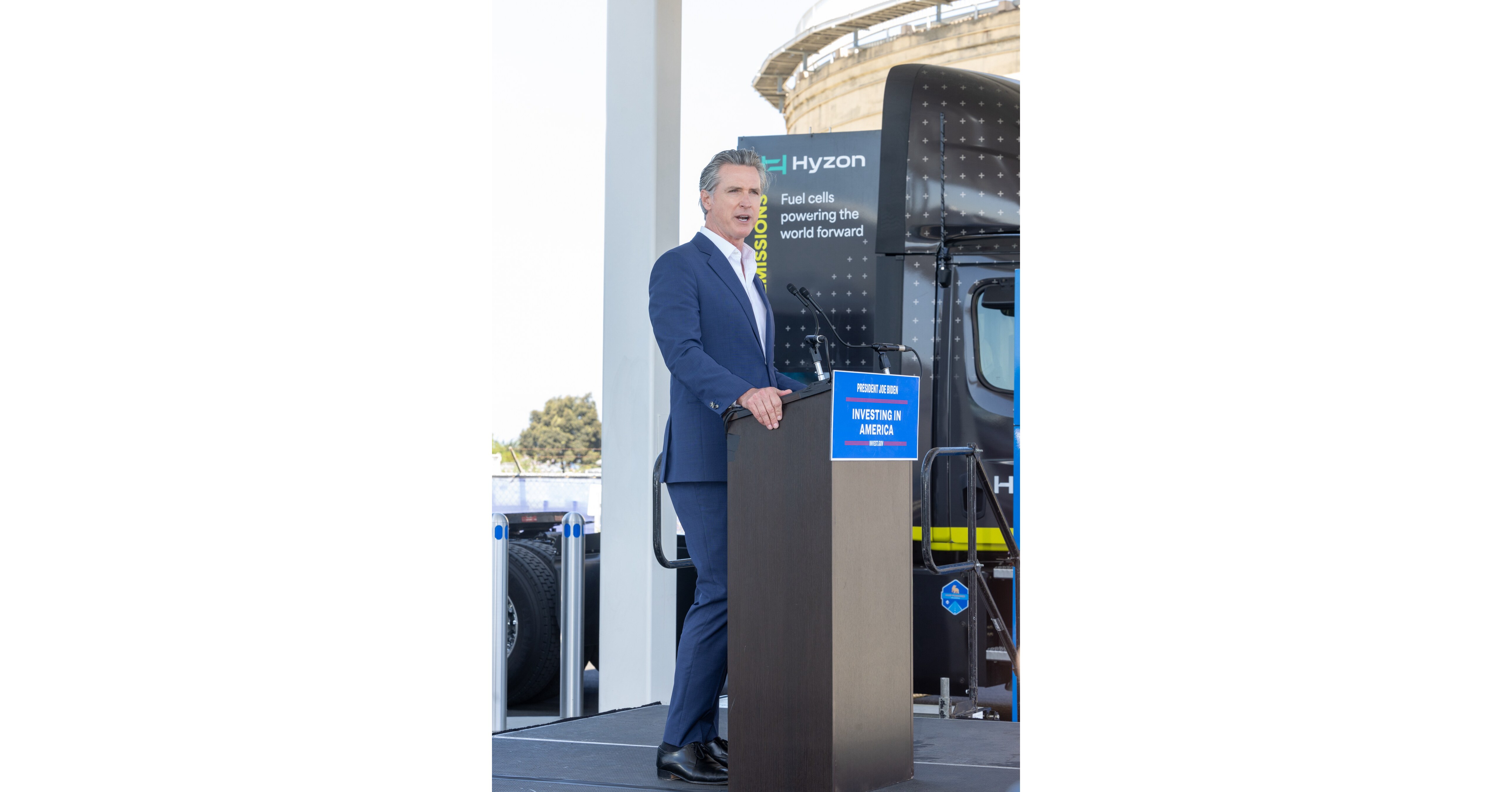 North America's First Hydrogen-Powered Refuse Truck Unveiled at Clean Energy Event