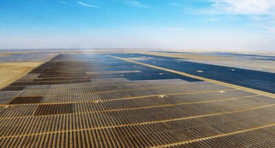 Fotografía de la planta solar de Benban en Egipto, de 165,6 MW, que utiliza módulos solares Astronergy.