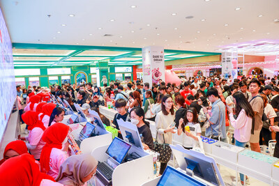 Eager shoppers lining up to get a glimpse of the new store