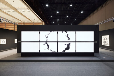 LG’S TRANSPARENT OLED TVS BECOMES THE DIGITAL CANVAS FOR KOREA’S MASTER OF INK ABSTRACTION (PRNewsfoto/LG Electronics)