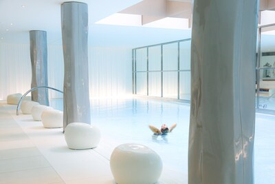 Pool 2 of the Clarins & myBlend Spa at Royal Monceau - Raffles Paris (PRNewsfoto/LE ROYAL MONCEAU - RAFFLES PARIS)