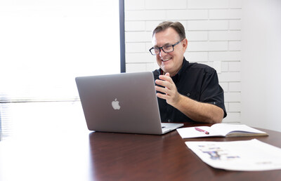 Dan Lionello, founder of Omnae, at work on the patented platform set to transform supply chain visibility and efficiency. (CNW Group/Omnae)