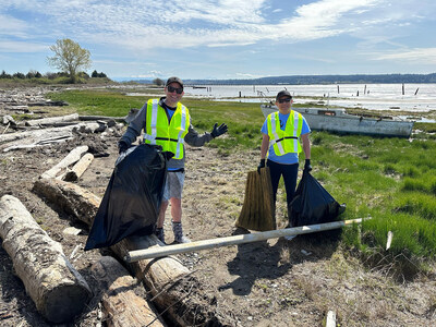 Roll up your sleeves to participate or organize a World Cleanup Day event in your area. (CNW Group/Ducks Unlimited Canada)