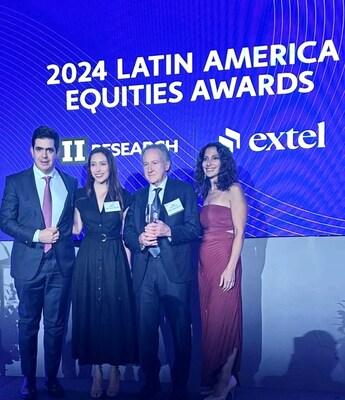 Carlos Hank González, Chairman of Grupo Financiero Banorte, receives the Most Honored Company award from Institutional Investor.