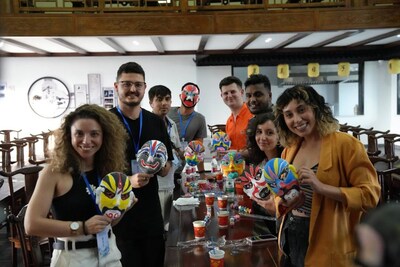 Expats make their own Wuju Opera masks in Lanxi, Zhejiang province on Sept 3. [Photo provided to chinadaily.com.cn]