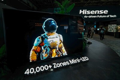 Experimente la grandeza cinematográfica con el ULED X Mini LED de 110 pulgadas UX de Hisense (PRNewsfoto/Hisense)