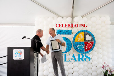 Grecian Delight | Kronos Founder, Peter Parthenis, Sr. accepts a Proclamation from Elk Grove Village, IL, Mayor Craig Johnson.