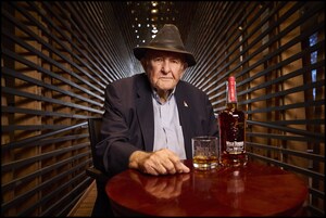 버번의 전설 지미 러셀이 와일드 터키(WILD TURKEY®) 버번 70주년을 기념하며 "나는 평생 단 하루도 일을 한다고 생각한 적이 없다"고 말해