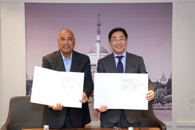 Dr. Randhir Thakur, Managing Director & CEO, Tata Electronics and Toshiki Kawai, President ＆ CEO of Tokyo Electron Limited at the MOU signing ceremony today in Delhi