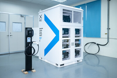 XING Mobility anunció dos productos innovadores: el XES 200, un sistema de almacenamiento de energía refrigerado por inmersión de 200 kWh diseñado para centros de datos de IA, y el primer sistema de batería CTC (celda a chasis) refrigerado por inmersión del mundo, diseñado para vehículos eléctricos de próxima generación. vehículos.