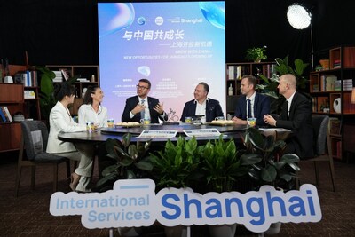 Foreign business leaders and experts speak at the "Grow with China" CEO roundtable, which was jointly held by the Foreign Affairs Office of the Shanghai Municipal People's Government and China Daily in Shanghai, Sept 10, 2024. [Photo/China Daily]