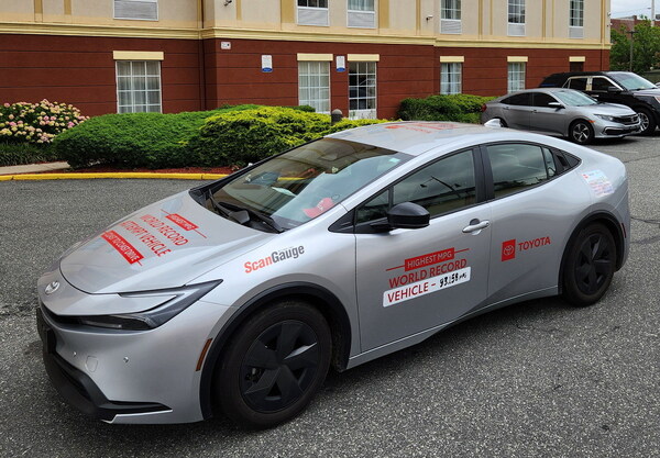 Toyota Prius establece GUINNESS WORLD RECORD™️ por el MPG más alto para un viaje de costa a costa