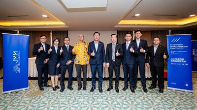 Photo (from left): Ho Wing Pong, Im Yoke Foon, Ellison Yang Yi Ming, Chan Yoke Chong, Dato' Tang Zhi Nian, Dato' Sri Foo Yong Hing, Chan Yunn Horng, Chang Calvin, Ng Chin Long