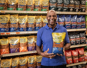 ROLD GOLD® TEAMS UP WITH JERRY RICE TO HELP FANS SCORE BIG THIS FOOTBALL SEASON