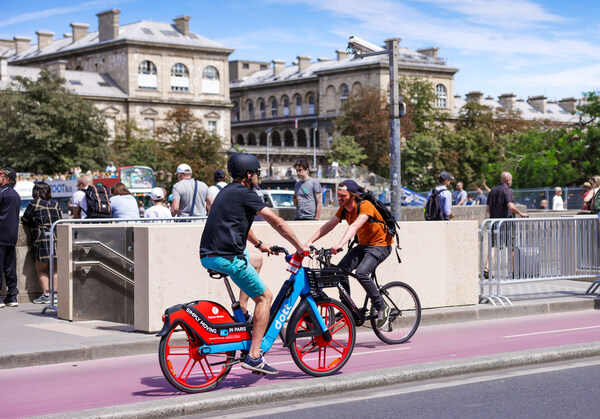 Bicicleta eléctrica Tier-Dott en París impulsada por Segway