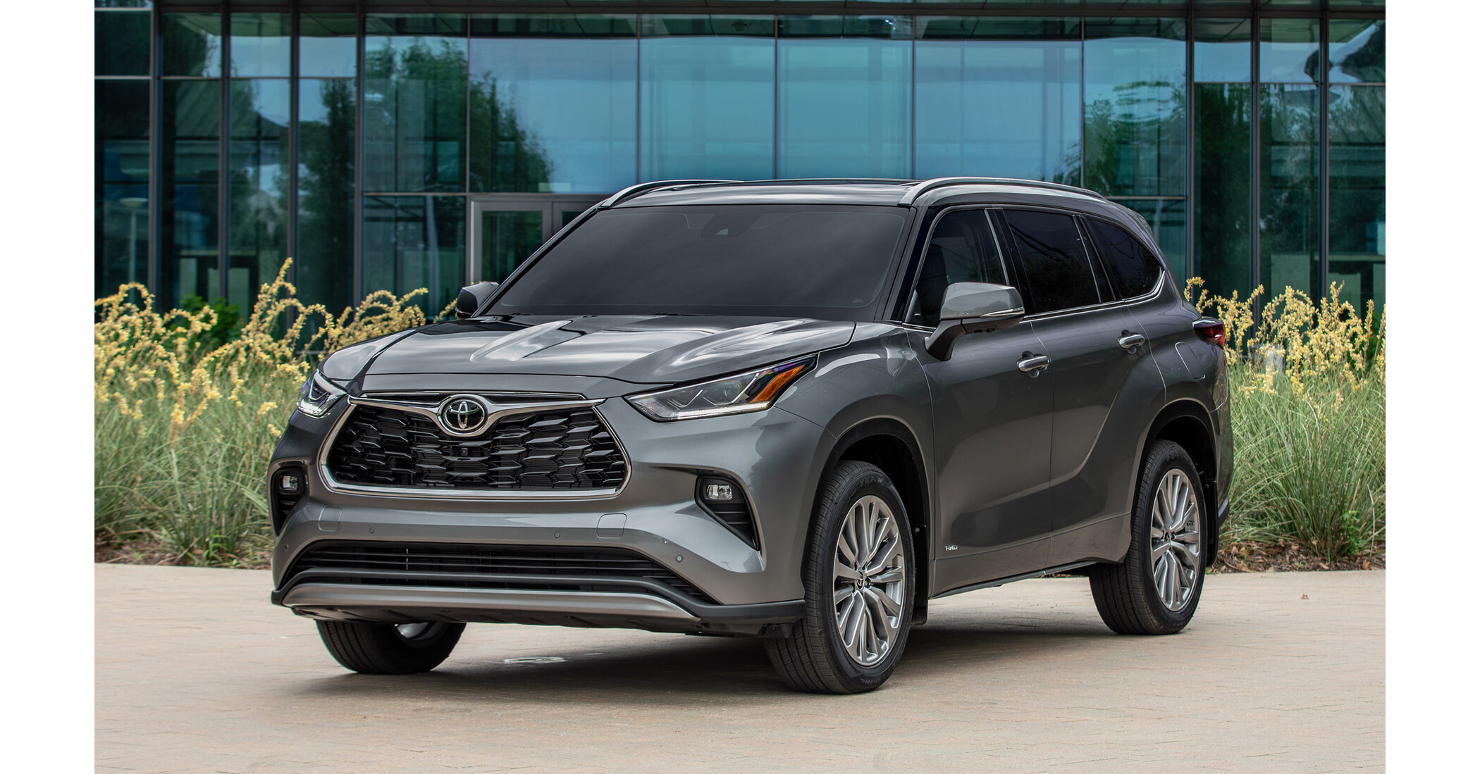 Celebrate the Best of Toyota Highlander with Limited 25th Edition Hybrid