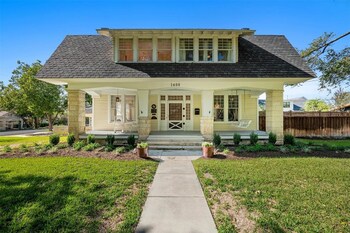 Available for Viewing: 1408 Olive Street, Georgetown, TX 78626, Listed by Brooke LeMond Keller Williams