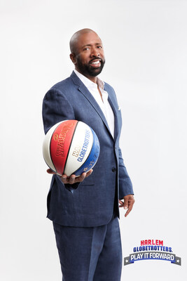 "Harlem Globetrotters: play it forward" inicia su tercera temporada en NBC con un nuevo presentador, la leyenda de la NBA Kenny Smith (PRNewsfoto/Hearst Media Production Group, LLC)