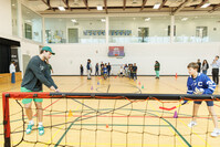 Toronto Maple Leafs Captain Auston Matthews plays ball hockey with Scarborough youth at Malvern Family Resource Centre (CNW Group/Uber Canada Inc.)