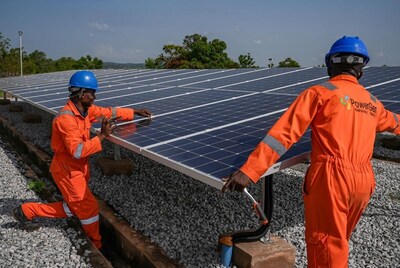 PowerGen employees work on the Interconnected Mini Grid (IMG) in the Toto Community in Nasarawa, Nigeria. The community didn’t have power for 10 years until this mini grid was built. Image courtesy of Sustainable Energy for All. 