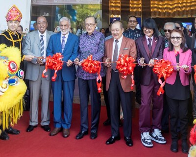 Prof. Dato’ Sri Dr. Mike Chan (second from right) at the ribbon cutting ceremony of the new European Wellness Premier Center along with YAB Datuk Seri Panglima Haji Hajiji Bin Haji Noor (Middle), YB Datuk Seri Panglima Haji Masidi Manjun (third from left), H.E. Dr. Major General Khalid Abdulla Mubarak Albuainain AlMazrouie (second from left), and Prof. Dato’ Sri Dr. Michelle Wong (far right).