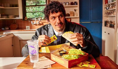 Starting September 26, Omar Apollo brings his mother’s secret Disha Hot Sauce recipe to Taco Bell’s treasured hot sauce selection, for a limited-time only.