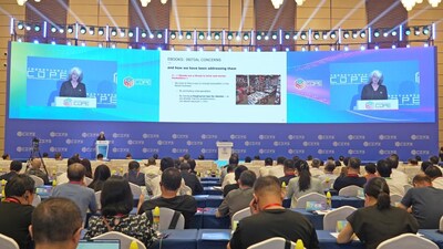 Virginie Clayssen, chair of Syndicat national de l'édition Digital Commission, delivers a keynote speech at the main forum of the 14th China International Digital Publishing Expo held in China's southern Hainan Province on September 21. (Photo: Wang Chengxian)