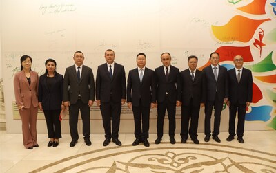 Group photo of Guests from China and Uzbekistan