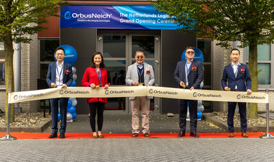 Officiating guests were Mr. David Chien, Chairman, Executive Director and Chief Executive Officer (middle), Ms. Denise Lau, Executive Director and Chief Operating Officer (second left), Mr. Jason Chen, Executive Director and Chief Financial Officer (first left), Mr. Alain Khair, Chief Commercial Officer (second right) of OrbusNeich, and Mr. Ken Yip, Finance Director & Site Head of BV (first right).