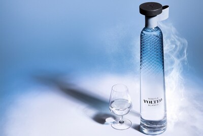 Enjoyed neat, on the rocks, or in any number of inventive cocktails, Tequila VOLTEO Blanco is characterized by notes of vanilla and pine, with hints of citrus and acacia.