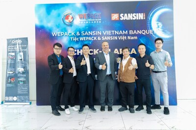 Mr. Nguyen Van Dong, chairman of VPA (second from left), talked with the RX team