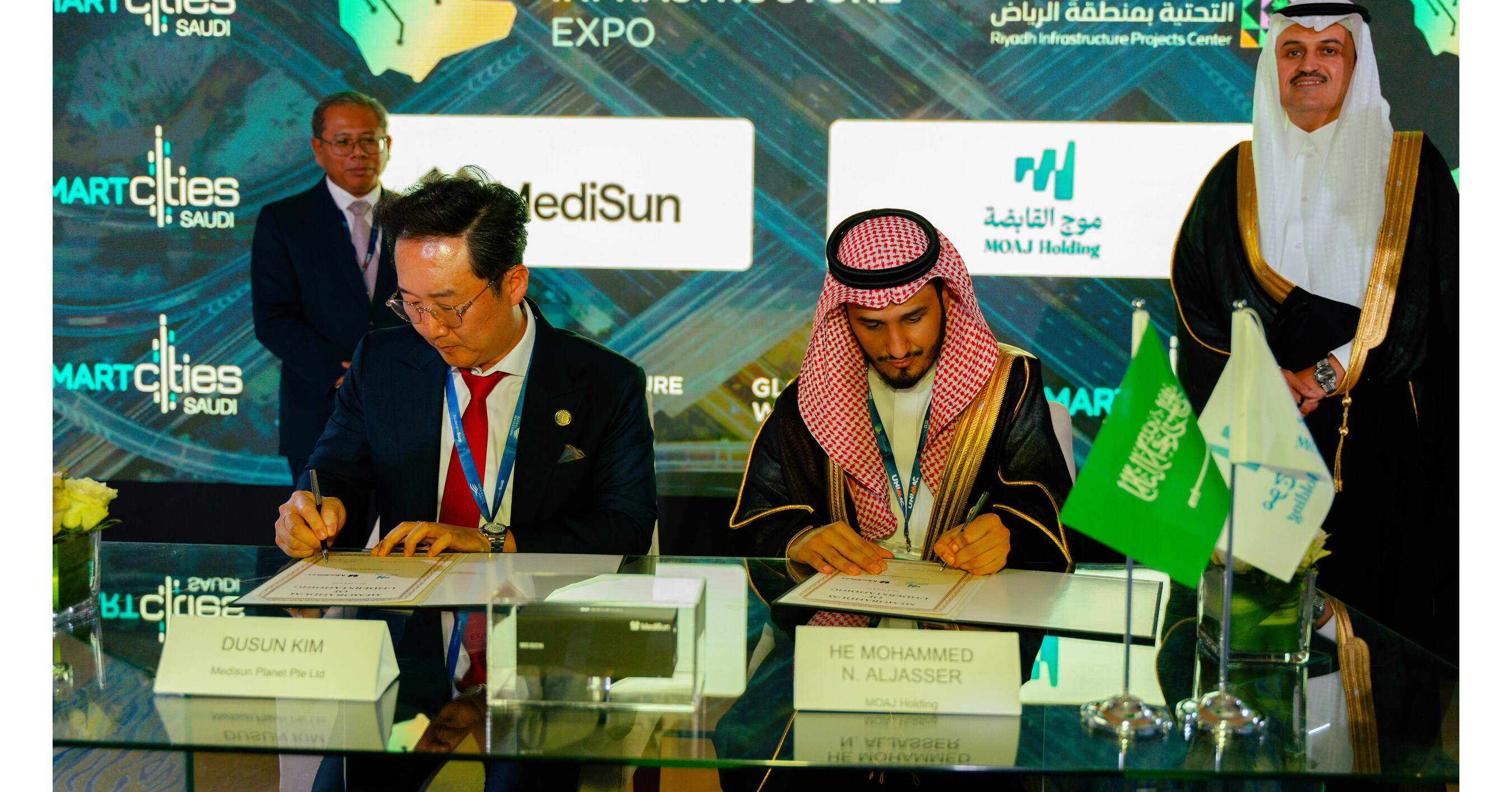 MOAJ Holding investiert 30 Millionen Dollar in ein Joint Venture mit MediSun Energy, um die Probleme der Wasserknappheit und der Solenutzung in Saudi-Arabien zu l&ouml;sen