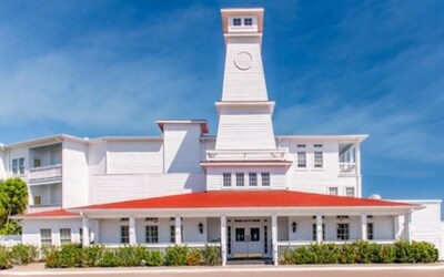 Hilco Real Estate Sales announces October 30, 2024, as the qualifying bid deadline for the 78-room Lighthouse Inn at Aransas Bay located at 200 South Fulton Beach Road in Rockport, Texas.