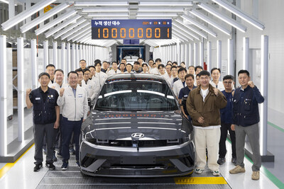 (from left) Moon Yong Moon, Head of Korean Metal Worker's Union Hyundai Motor Branch; Dong Seock Lee, President and Head of Domestic Productions and Chief Safety Officer at Hyundai Motor Company; and the customer who received the 100 millionth and first Hyundai Motor vehicle