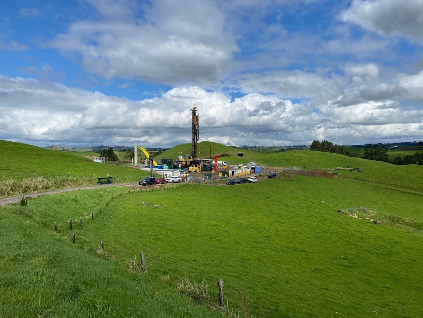 *NZEC’S TARIKI-5 GAS WELL (CNW Group/Monumental Energy Corp.) *NZEC’S TARIKI-5 GAS WELL (CNW Group/Monumental Energy Corp.)