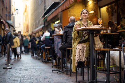 KAYAK and OpenTable reveal 72% of Brits are planning to dine solo in the next year