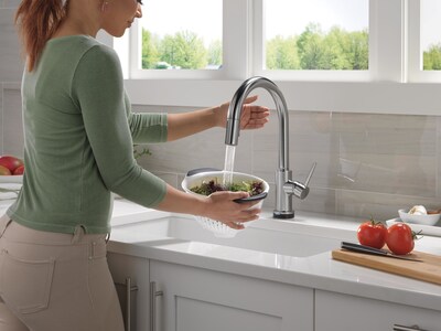 The Delta® Trinsic® Touch2O® Kitchen Faucet with Touchless™ Technology is a time-saving innovation that helps cut down on cleaning by keeping kitchen faucets mess-free.