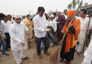 IMF Organizes Cleanliness Drive in Mumbai to Commemorate 10 years of the Swachh Bharat Mission