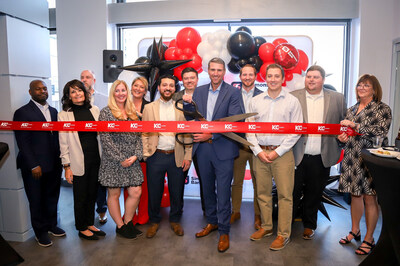 Simmons Bank Kansas City team celebrates grand opening