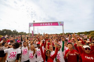 Canadian Cancer Society CIBC Run for the Cure participants at the start line (CNW Group/Canadian Cancer Society (National Office))