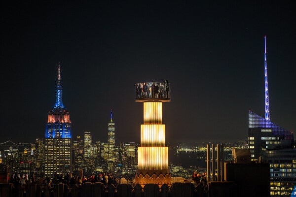 Skylift is a circular, open-air platform that elevates visitors 30 feet above the 70th floor roof deck for unobstructed 360-degree views of NYC.