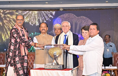 Hon'ble Governor of Odisha, Raghubar Das, Deputy Chief Minister of Odisha, K. V. Singhdeo (left), and Founder of KIIT & KISS, Dr. Achyuta Samanta (extreme right, presenting the prestigious KISS Humanitarian Award to Dr. Ary S. Graça, President of the International Volleyball Federation (FIVB), in Bhubaneswar, Odisha, on October 4.