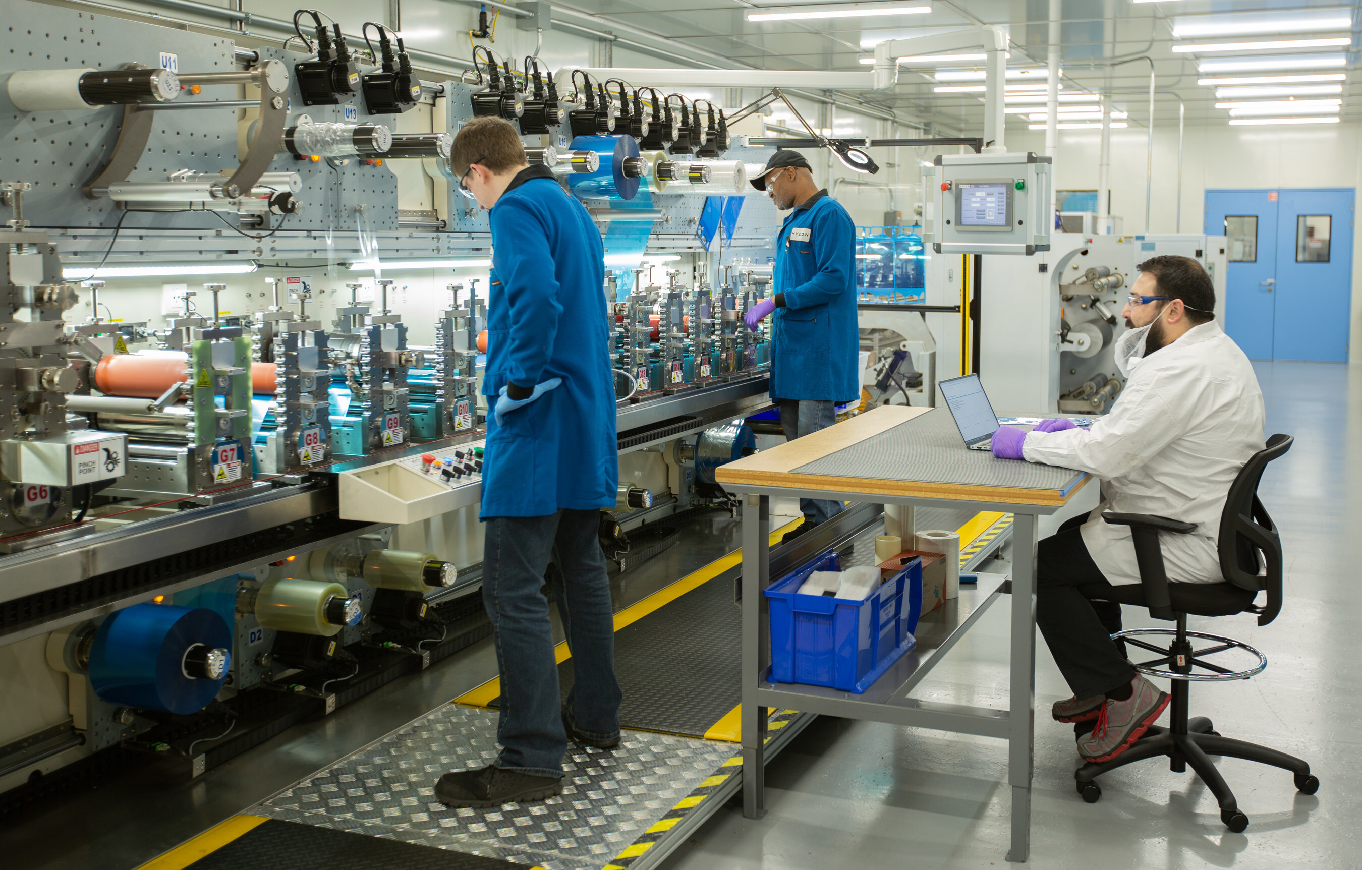 Hyzon’s fully automated roll-to-roll Membrane Electrode Assembly (MEA) manufacturing line in Bolingbrook, Illinois, is prepared for the next production run. This facility is part of Hyzon’s fully-integrated operation, enabling the efficient production of their revolutionary 200kW fuel cell system.