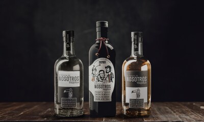 Chespirito Limited Edition Tequila Joven de Nosotros Tequila and Mezcal es un lanzamiento exclusivo que rinde homenaje al icónico comediante mexicano Roberto Gómez Bolaños, conocido mundialmente como 'Chespirito' o 'Little Shakespeare' por su gran impacto en América Latina como comediante, escritor y productor de televisión