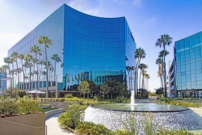 The new CoAdvantage office is conveniently located in the Aero Long Beach complex, which is ideal for commuting between Lakewood and downtown Long Beach.