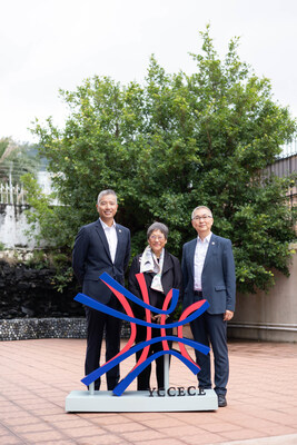 由左至右：準校長及兒童發展講座教授李敬廉教授、耀中幼教學院校董會主席陳保琼博士、校長袁海球教授